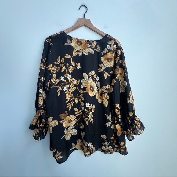 Zac & Rachel Button Down Loop Satin Blouse Plus 1X Black Gold Floral $48 Ruffle - Picture 10 of 14